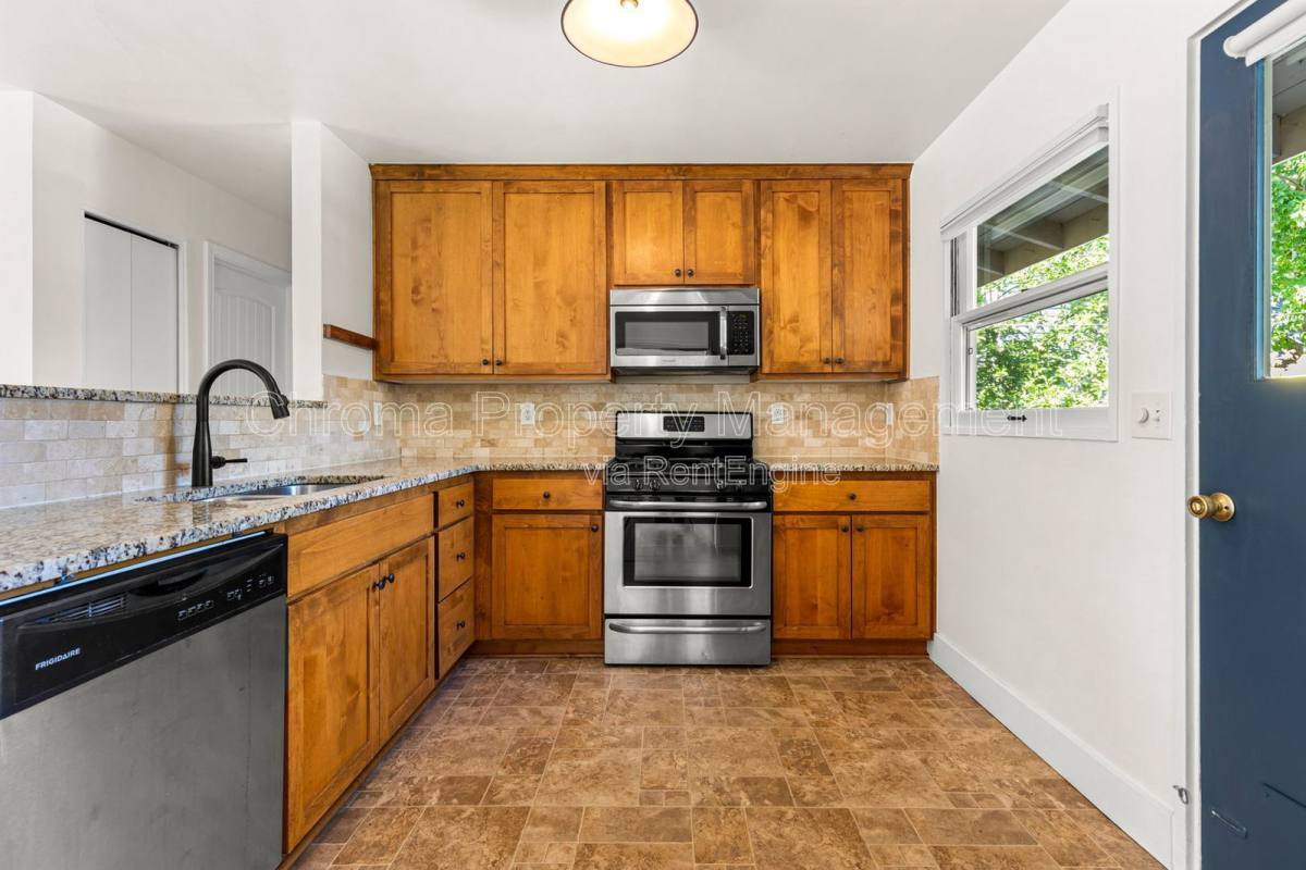House for rent at 7676 N Mississippi Ave, Portland, OR 97217