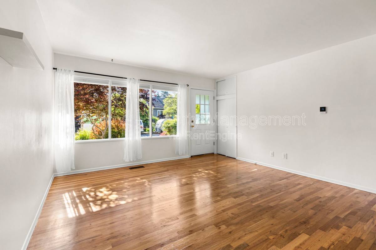 House for rent at 7676 N Mississippi Ave, Portland, OR 97217