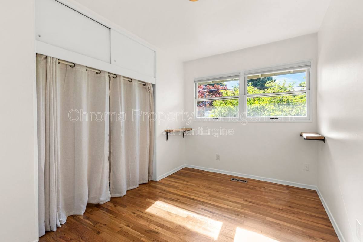 House for rent at 7676 N Mississippi Ave, Portland, OR 97217