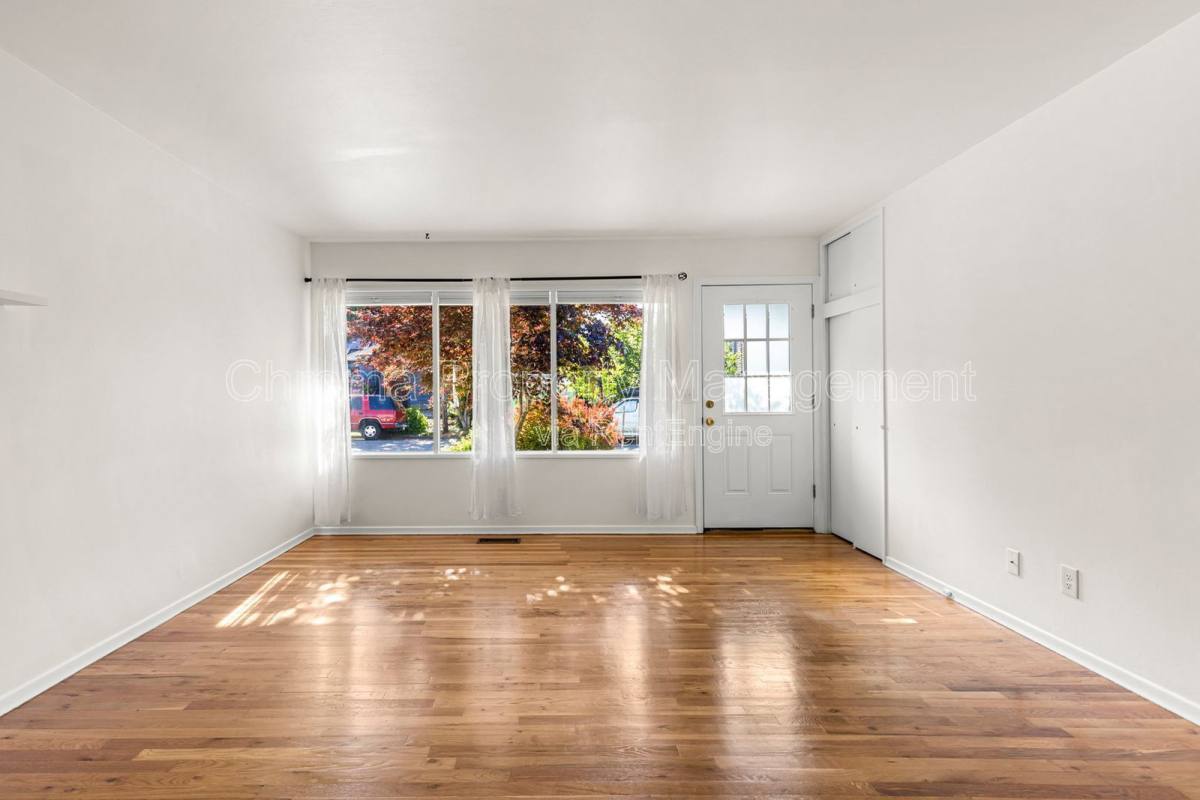 House for rent at 7676 N Mississippi Ave, Portland, OR 97217