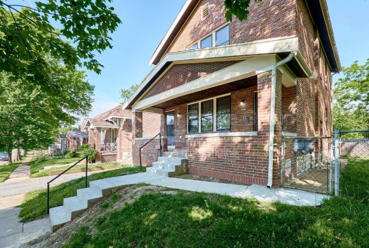 Apartment for rent at 5021 Ray Ave #1F, Saint Louis, MO 63116
