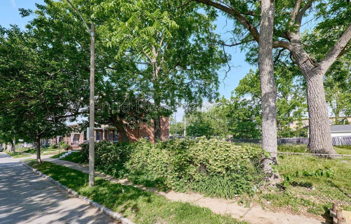 Apartment for rent at 5021 Ray Ave #1F, Saint Louis, MO 63116