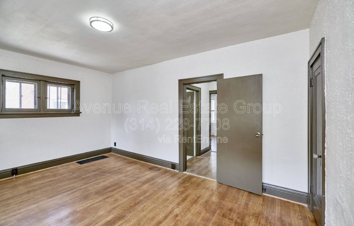 Apartment for rent at 5021 Ray Ave #1F, Saint Louis, MO 63116