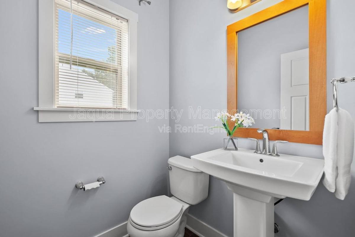 House for rent at 5661 Attleberry Ave, Kalamazoo, MI 49009