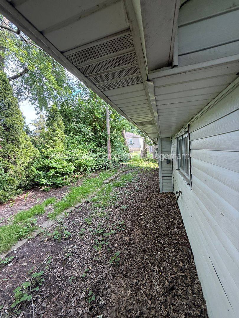 Apartment for rent at 122 N Hamilton St, Lockport, IL 60441