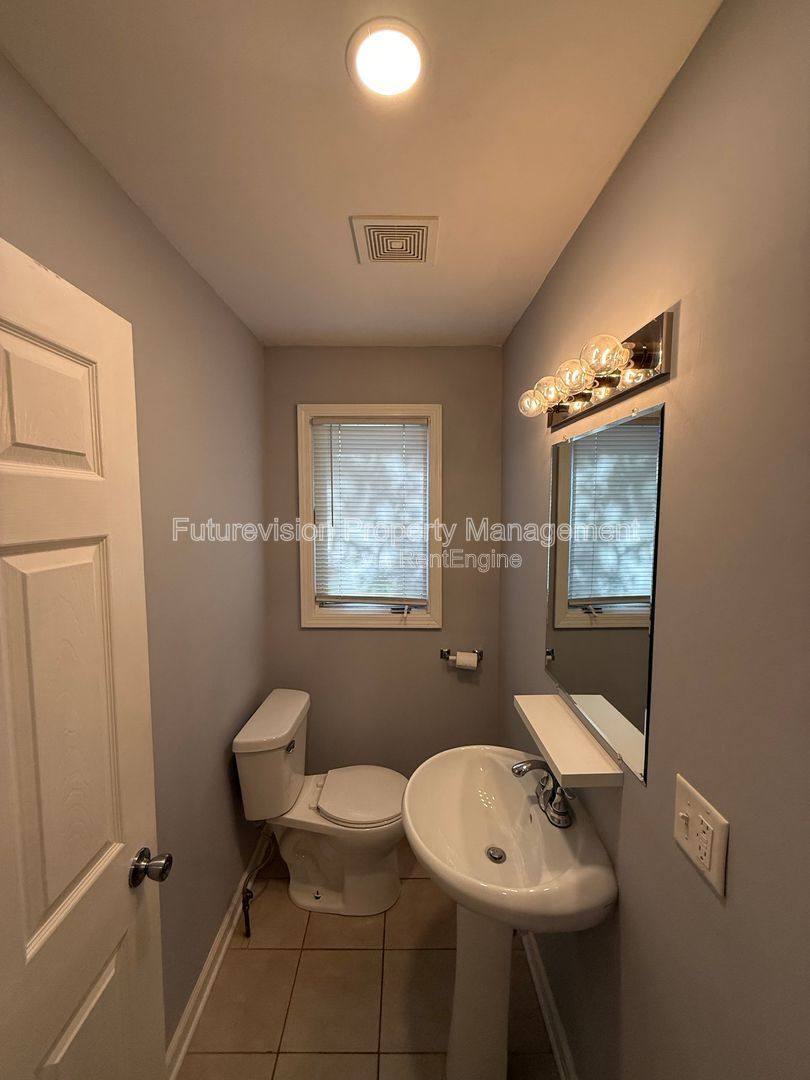 Apartment for rent at 122 N Hamilton St, Lockport, IL 60441