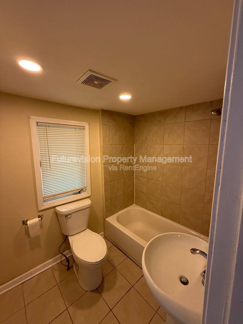 Apartment for rent at 122 N Hamilton St, Lockport, IL 60441