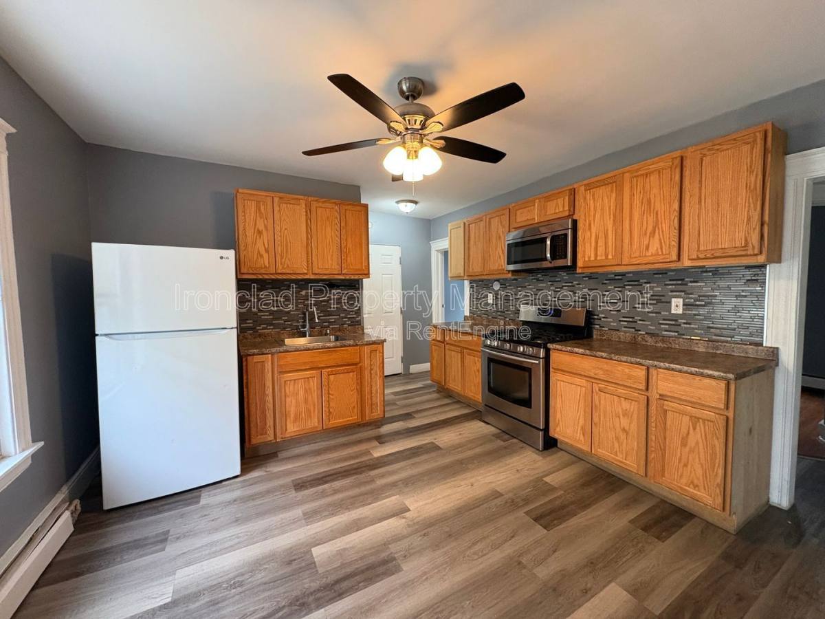 Apartment for rent at 680 W Main St #2, New Britain, CT 06053