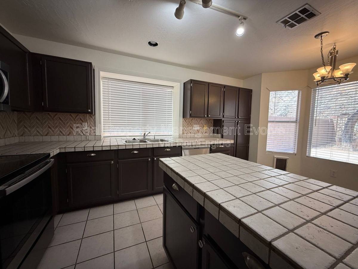 House for rent at 16838 S 20th Place, Phoenix, AZ 85048