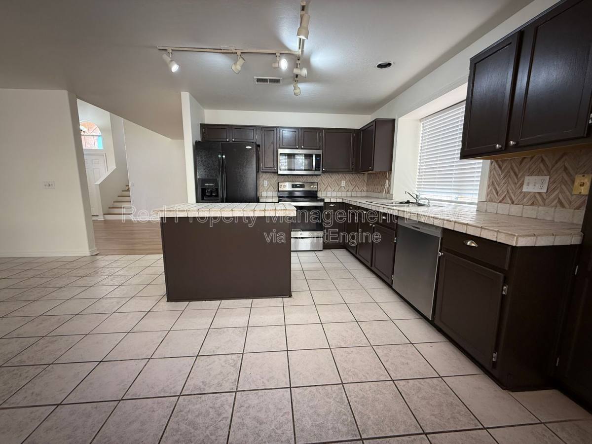 House for rent at 16838 S 20th Place, Phoenix, AZ 85048