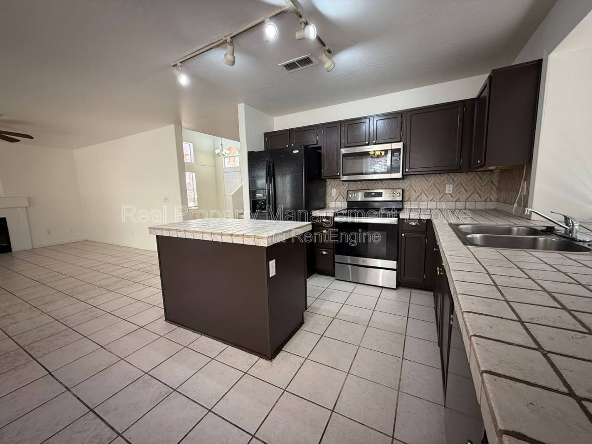 House for rent at 16838 S 20th Place, Phoenix, AZ 85048