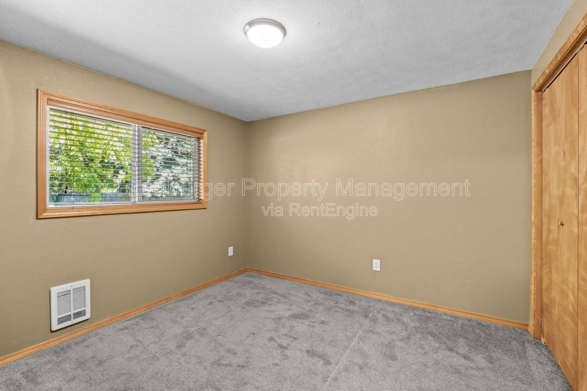 House for rent at 1703 N Walnut Rd, Spokane, WA 99206