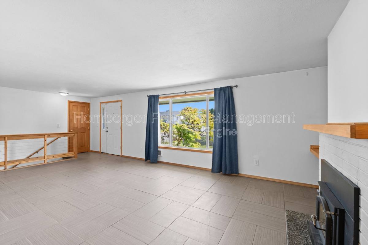 House for rent at 1703 N Walnut Rd, Spokane, WA 99206