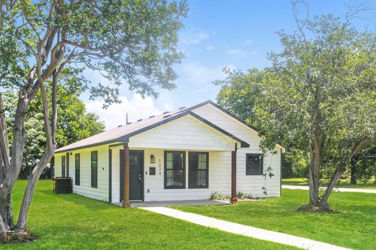 House for rent at 1324 Cherry St, Waco, TX 76704