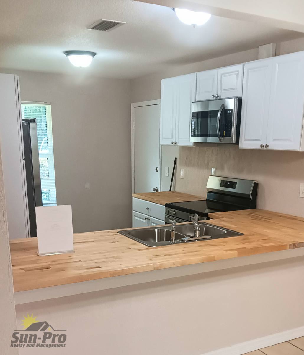 Apartment for rent at 1032 W Samms Ave, Port Orange, FL 32129