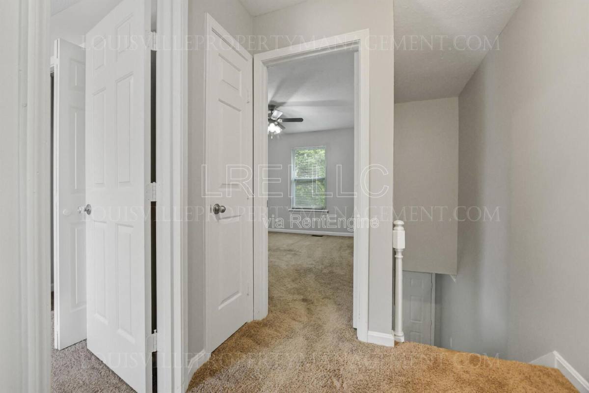 Townhouse for rent at 3416 Clingstone Way, Louisville, KY 40220