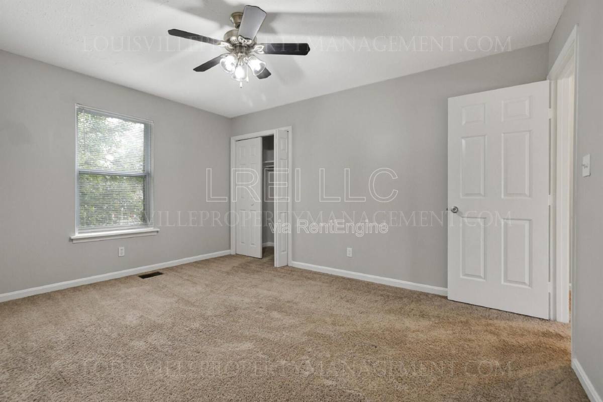 Townhouse for rent at 3416 Clingstone Way, Louisville, KY 40220