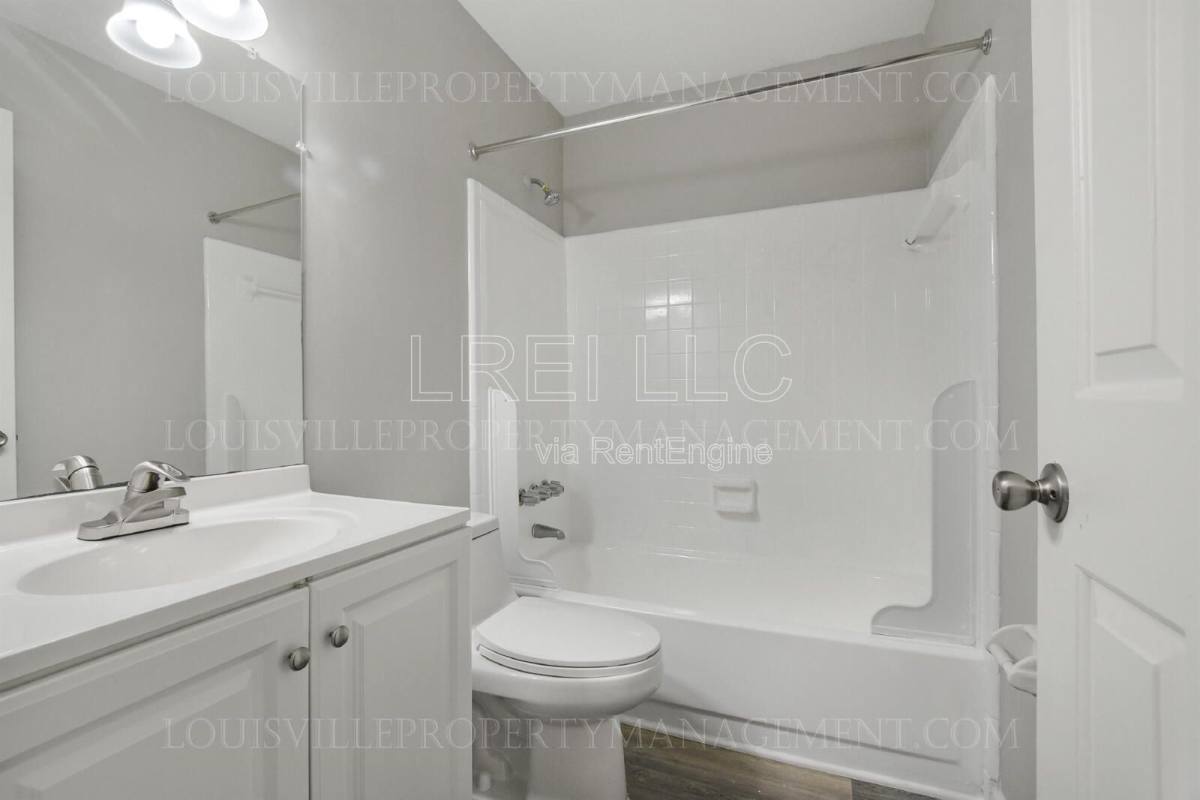 Townhouse for rent at 3416 Clingstone Way, Louisville, KY 40220