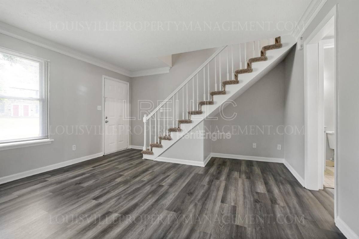 Townhouse for rent at 3416 Clingstone Way, Louisville, KY 40220