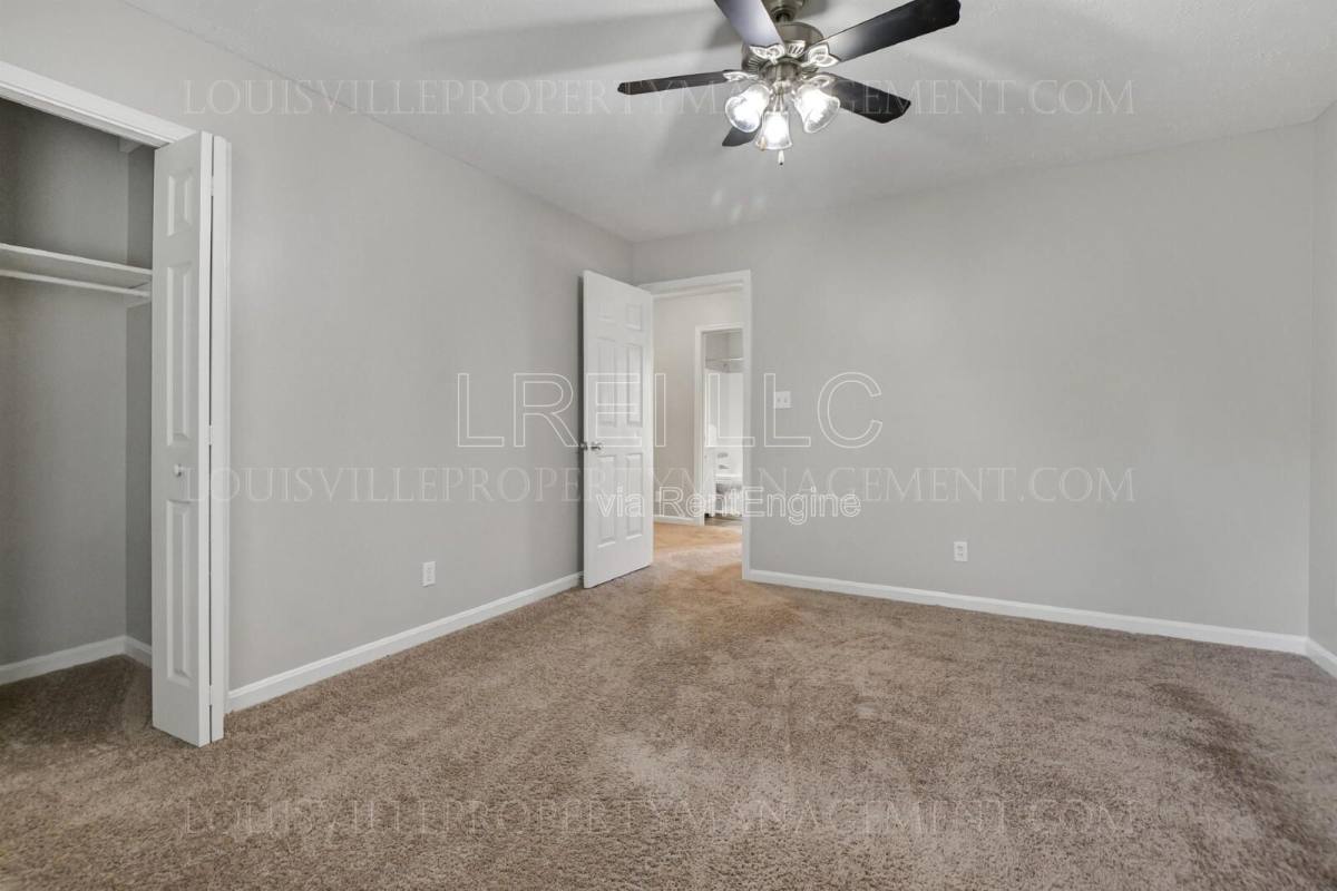 Townhouse for rent at 3416 Clingstone Way, Louisville, KY 40220