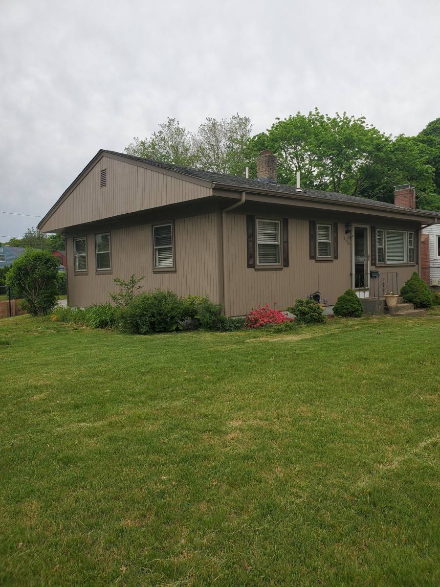 House for rent at 168 Main Ave, Warwick, RI 02886
