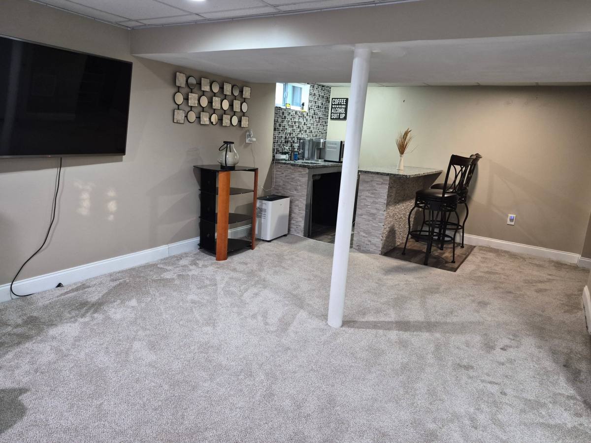 Apartment for rent at 11 Oakwood Terrace, Bloomingdale, NJ 07403