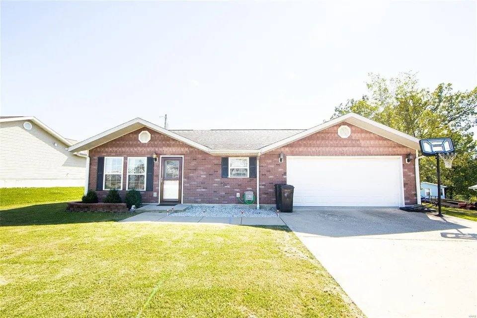 House for rent at 115 Chicago St, Saint Robert, MO 65584