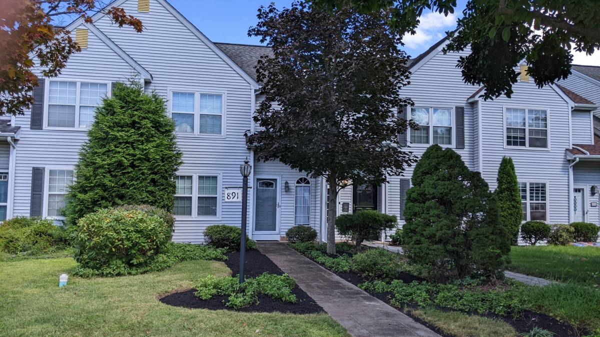 Townhouse for rent at 891 Sturbridge Lane, Lansdale, PA 19446
