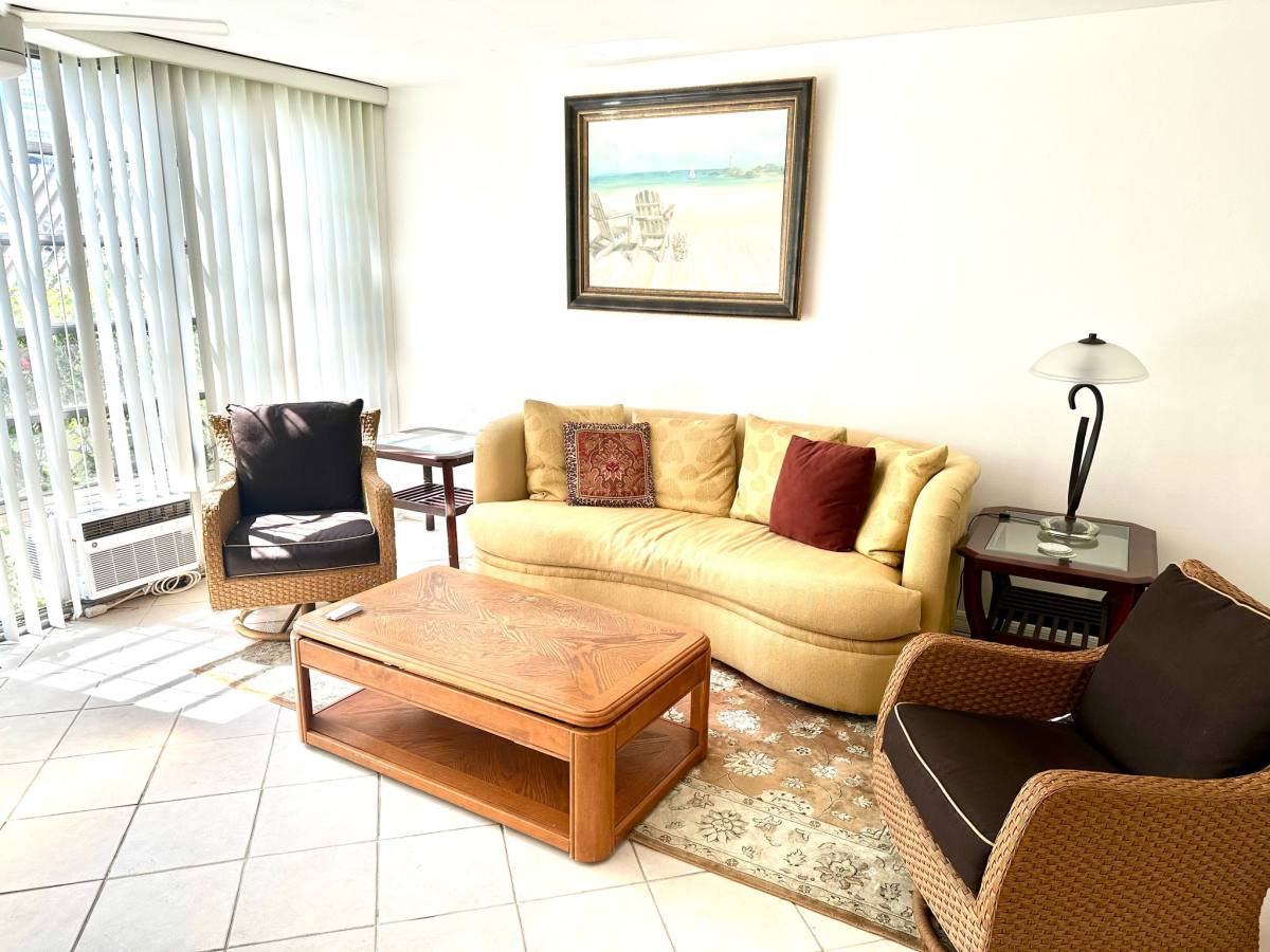 Apartment for rent at 901 N Birch Rd, Fort Lauderdale, FL 33304