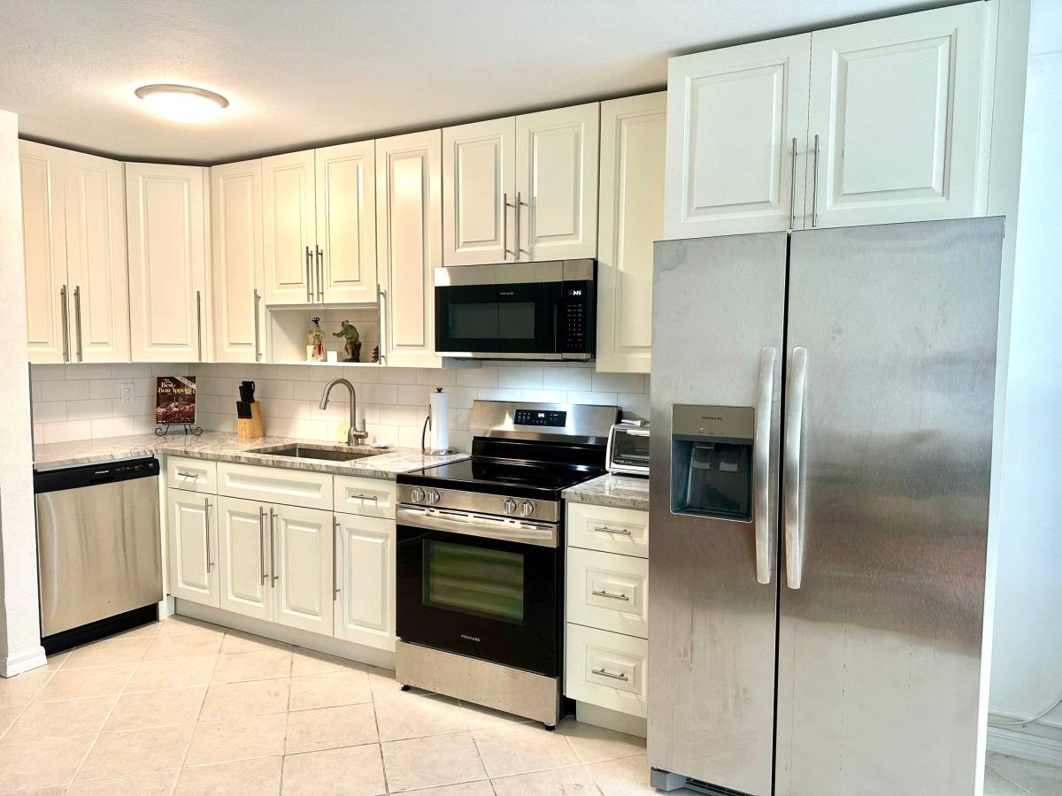 Apartment for rent at 901 N Birch Rd, Fort Lauderdale, FL 33304