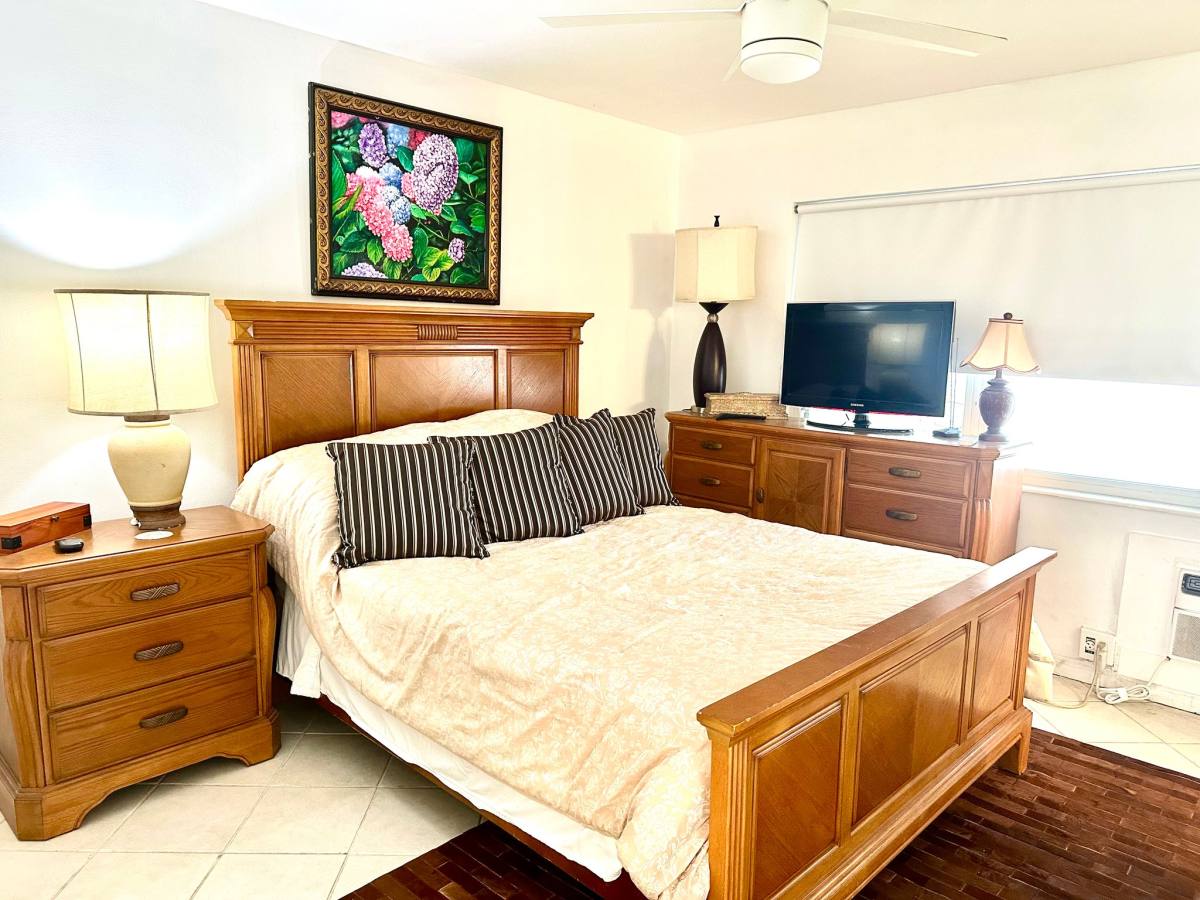 Apartment for rent at 901 N Birch Rd, Fort Lauderdale, FL 33304