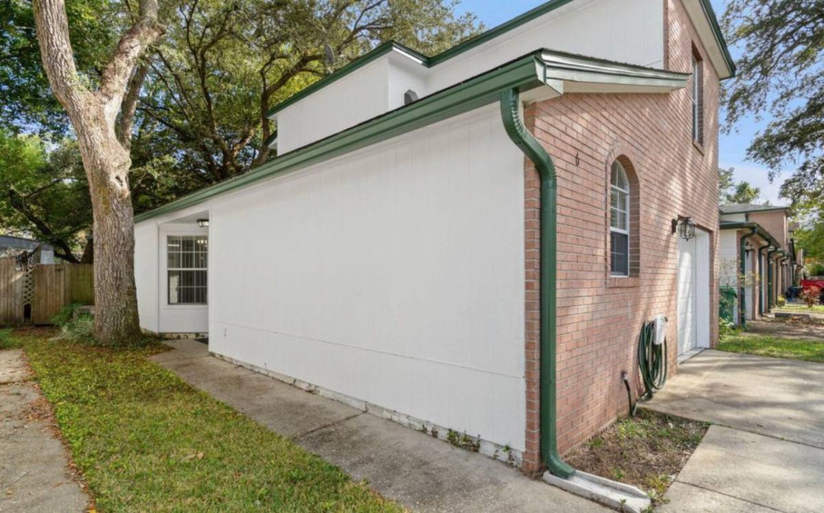 Townhouse for rent at 1810 Hurlburt Rd #6, Fort Walton Beach, FL 32547