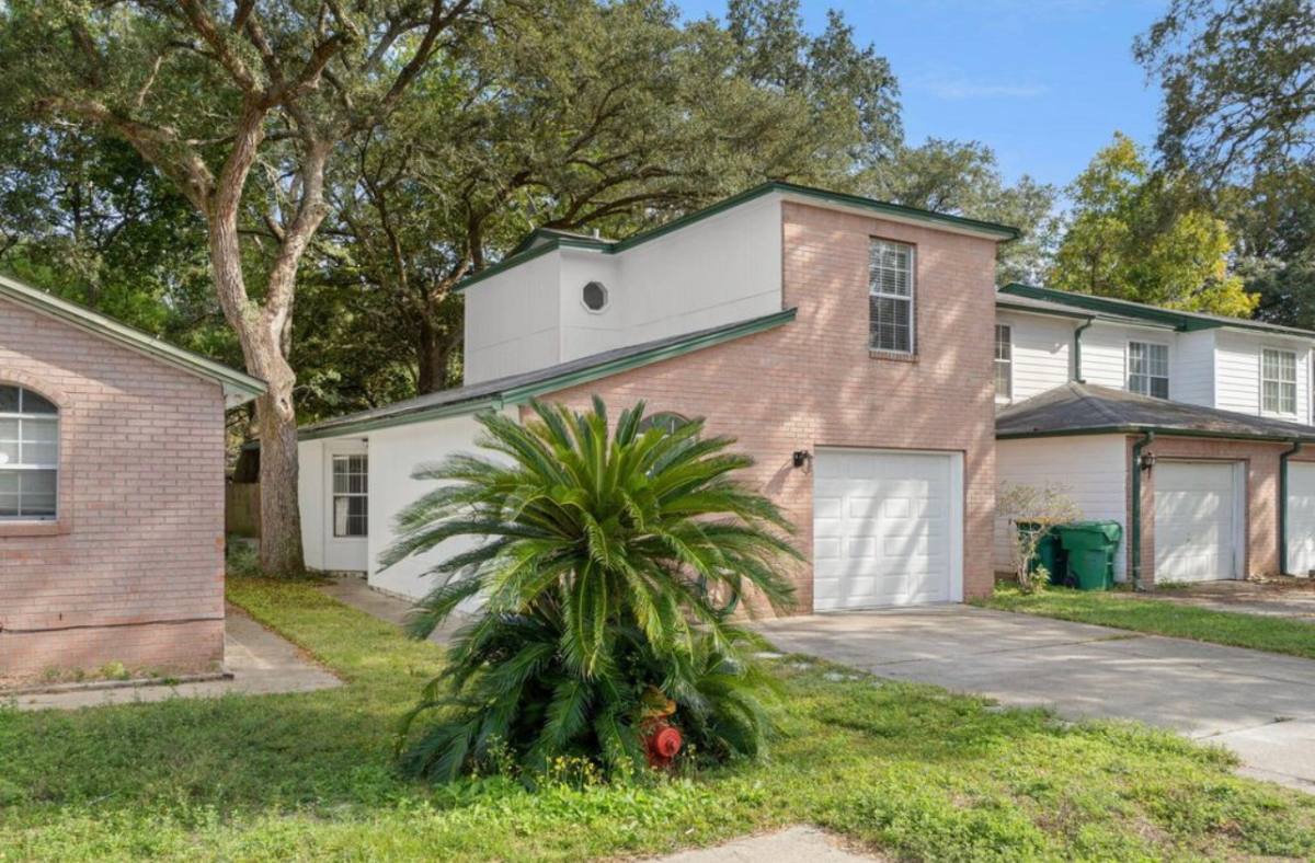 Townhouse for rent at 1810 Hurlburt Rd #6, Fort Walton Beach, FL 32547