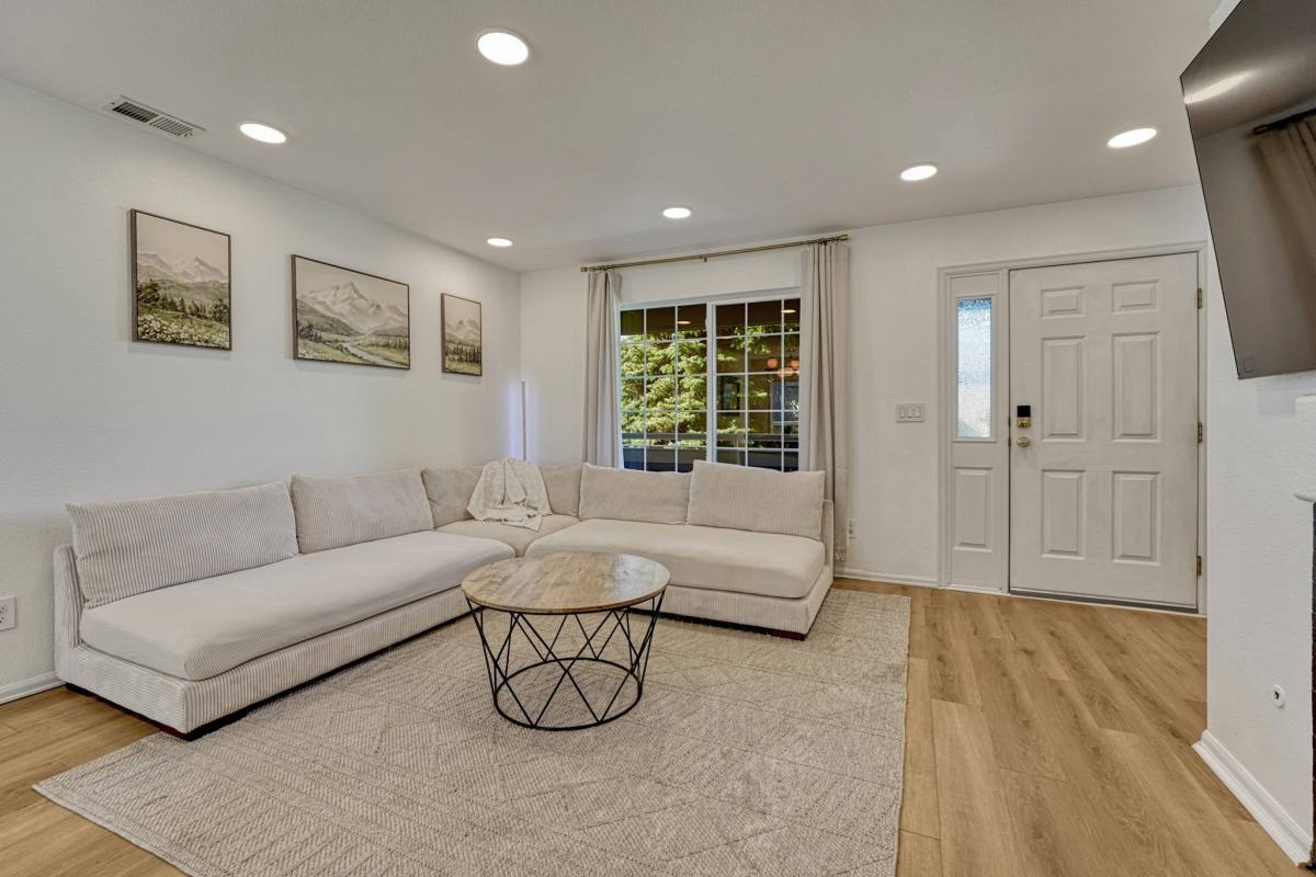 Townhouse for rent at 1337 S Danube Court #103, Aurora, CO 80017