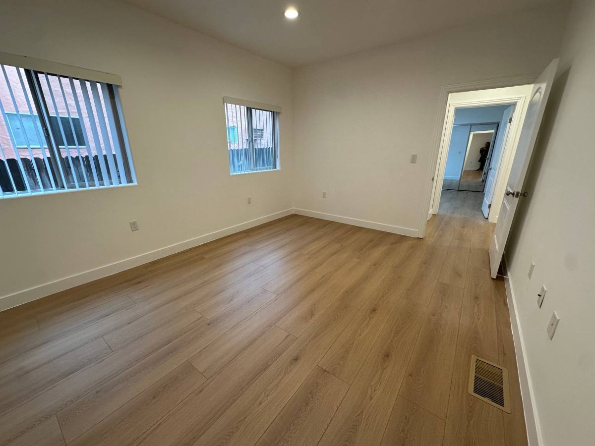 Apartment for rent at 1109 Lapeer Dr, Los Angeles, CA 90035