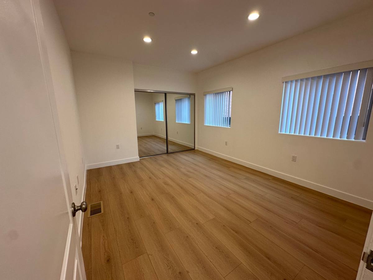 Apartment for rent at 1109 Lapeer Dr, Los Angeles, CA 90035