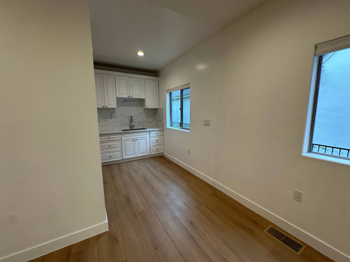 Apartment for rent at 1109 Lapeer Dr, Los Angeles, CA 90035