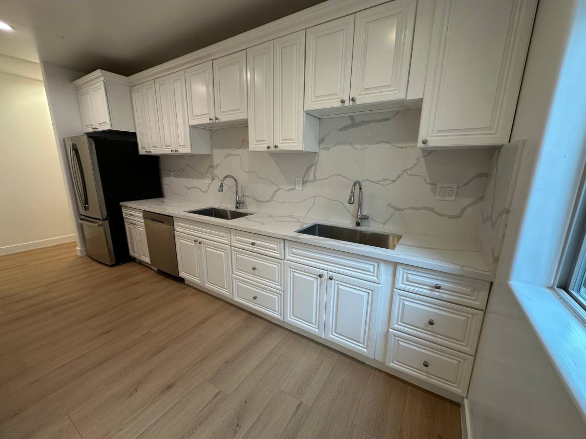 Apartment for rent at 1109 Lapeer Dr, Los Angeles, CA 90035