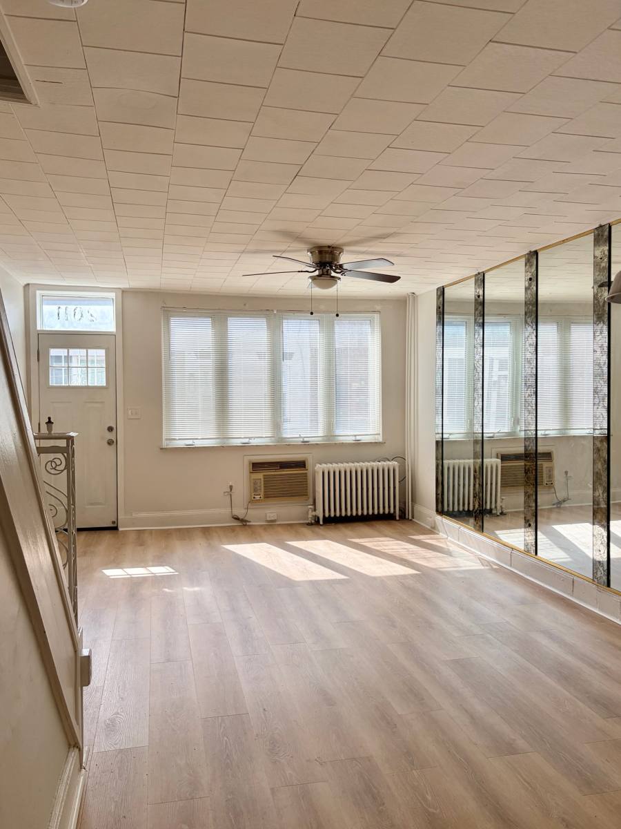 Townhouse for rent at 2011 S Darien St, Philadelphia, PA 19148