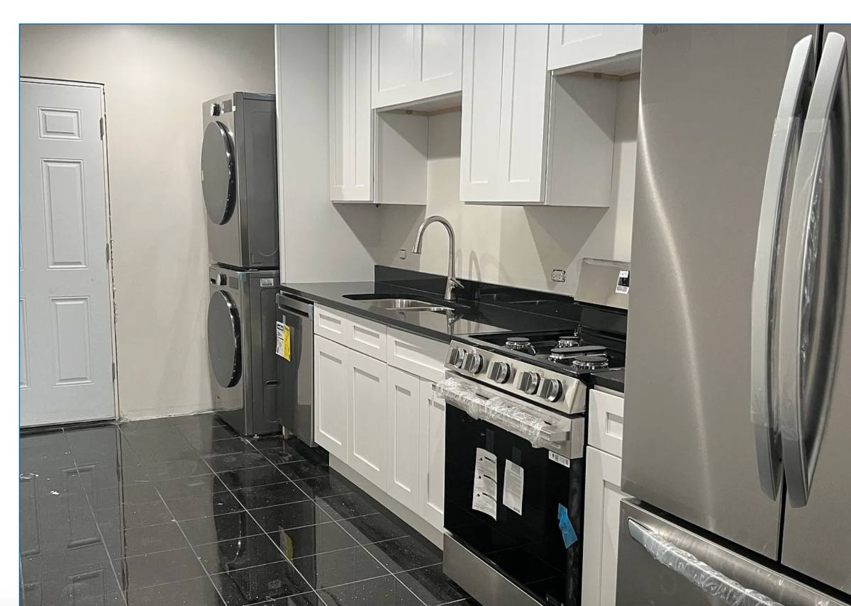Apartment for rent at 2821 N Campbell #1F, Chicago, IL 60618