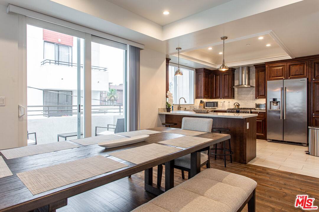 Townhouse for rent at 907 S Shenandoah St #302, Los Angeles, CA 90035