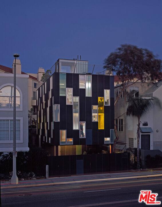 House for rent at 116 Pacific Ave, Venice, CA 90291