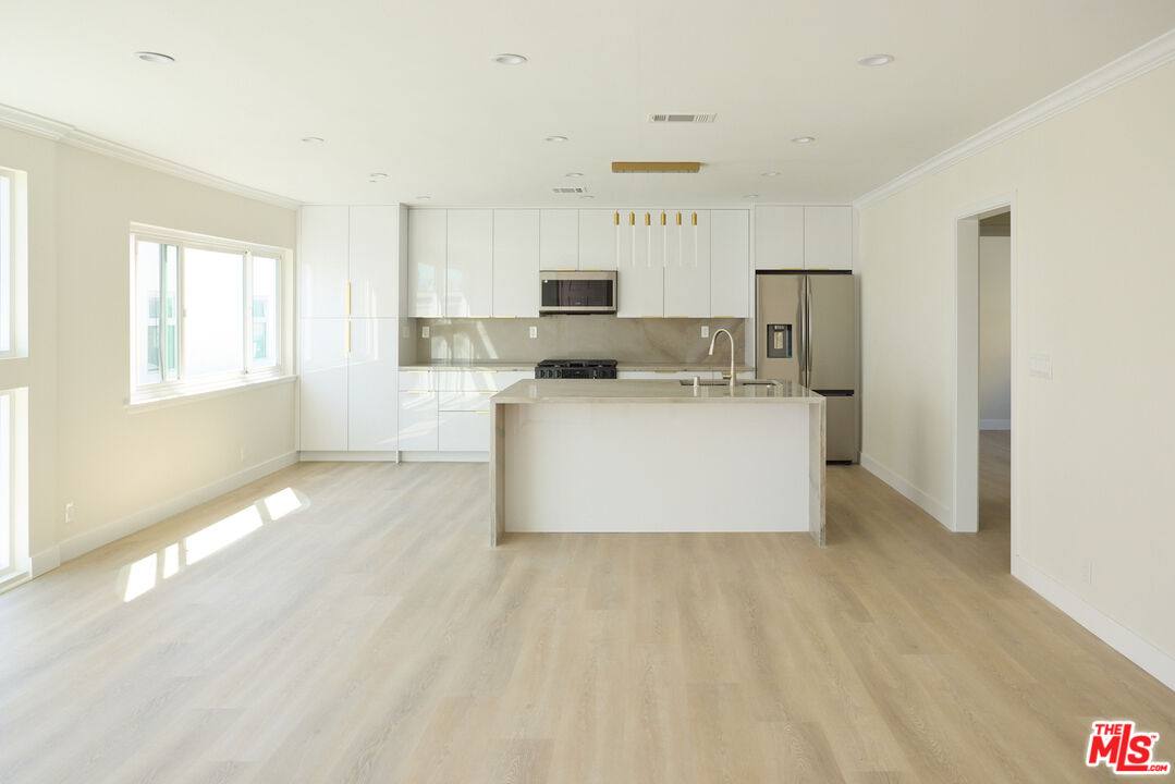 Apartment for rent at 1223 23rd St #B, Santa Monica, CA 90404