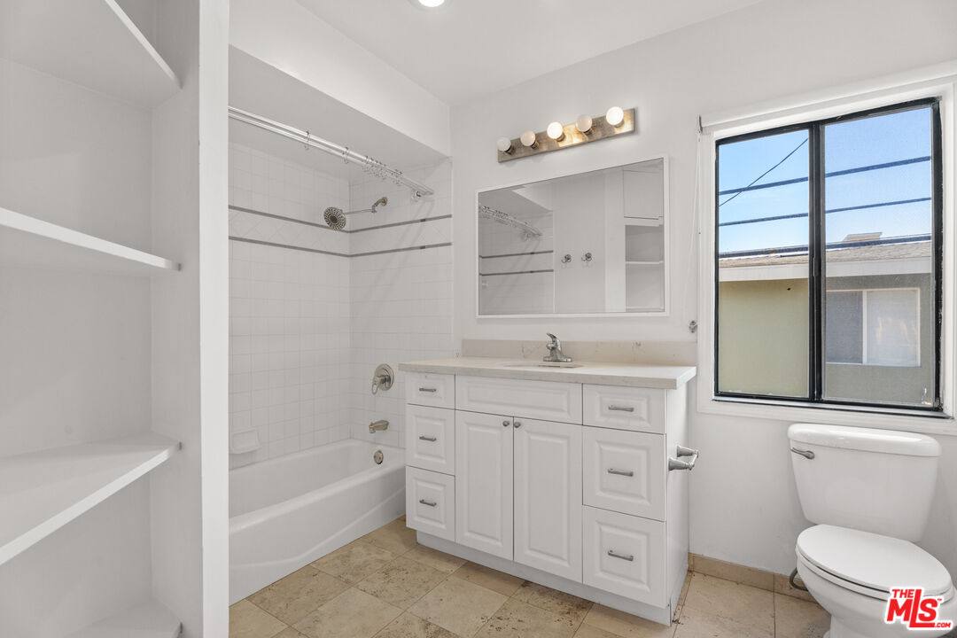 Townhouse for rent at 22 28th Ave, Venice, CA 90291