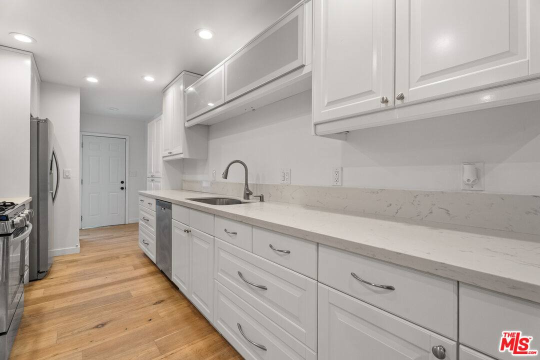 Townhouse for rent at 22 28th Ave, Venice, CA 90291