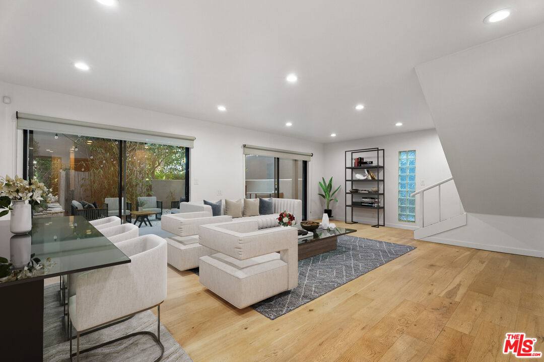 Townhouse for rent at 22 28th Ave, Venice, CA 90291