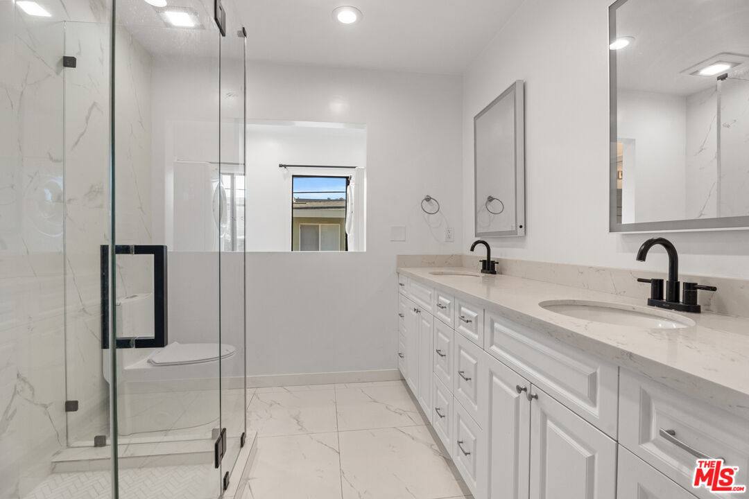 Townhouse for rent at 22 28th Ave, Venice, CA 90291
