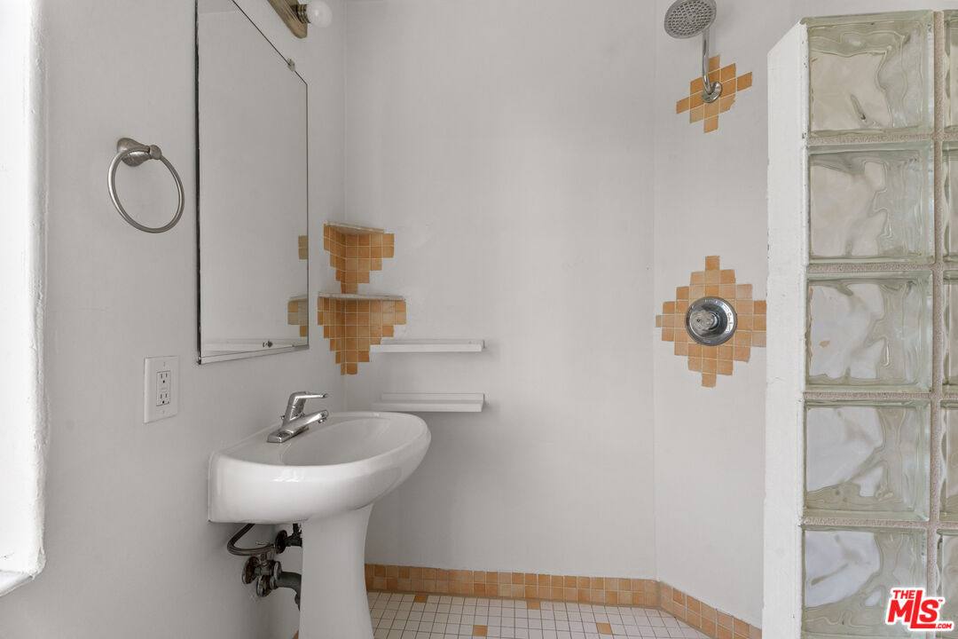 Townhouse for rent at 22 28th Ave, Venice, CA 90291