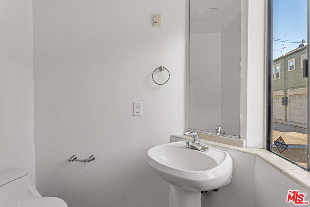 Townhouse for rent at 22 28th Ave, Venice, CA 90291