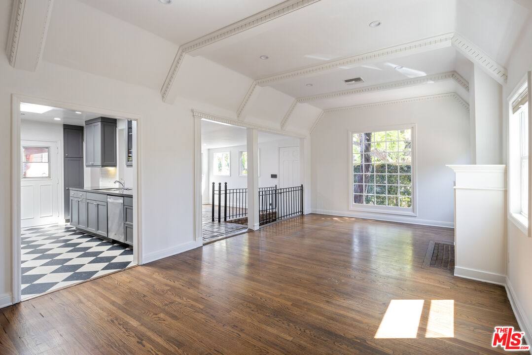House for rent at 437 Norwich Dr, Los Angeles, CA 90048